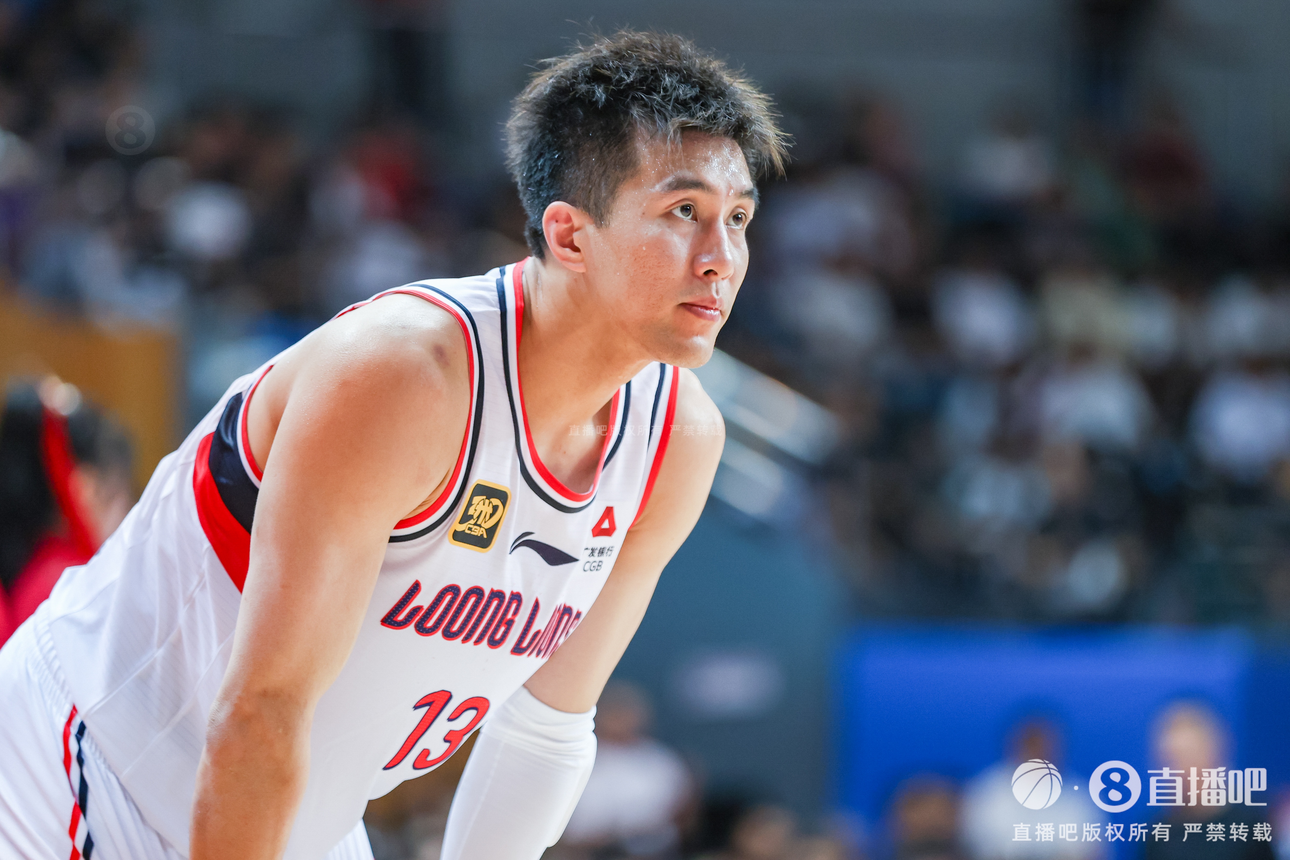 状态一般！郭艾伦8中3拿到9分4板3助1断 4次失误