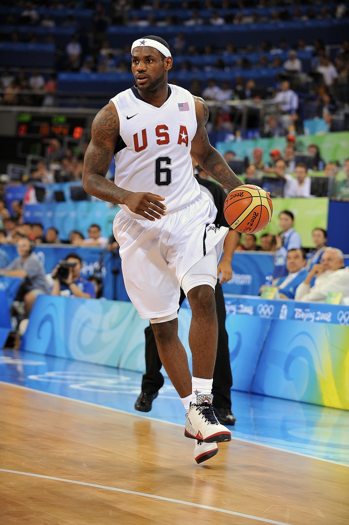 kaiyun体育官方网站全站入口-里德谈梦八队：有次训练当詹姆斯上演暴力扣篮后 训练直接被叫停