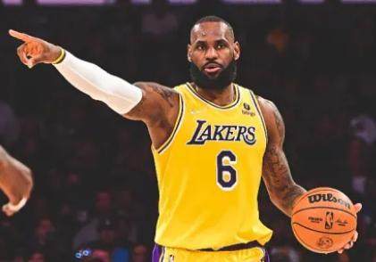 开云电竞官网-湖人三连败挣扎继续 詹姆斯态度决绝无意放弃赛季