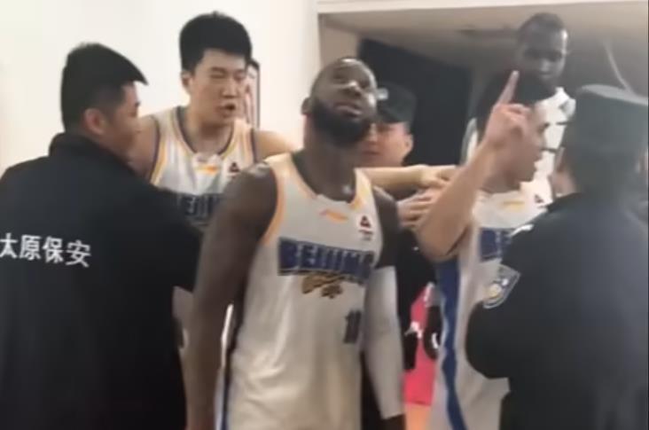 kaiyun体育官方网站全站入口-山西队主场太荒唐！首钢队客场赢球，陈盈骏被吐口水